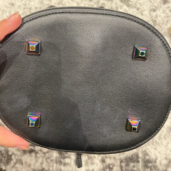 Kendall+ kylie mini bucket bag with strap - Picture 5 of 6